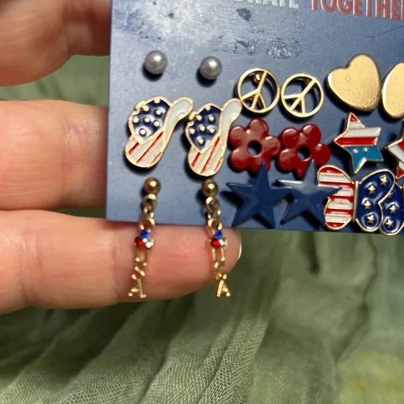 9 Patriotic Earrings Set NWT - Picture 2 of 6